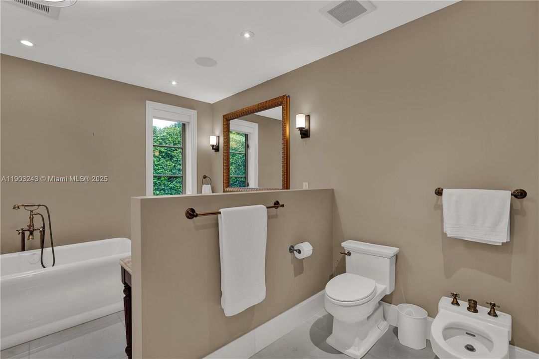 For Rent: $21,900 (4 beds, 5 baths, 4111 Square Feet)