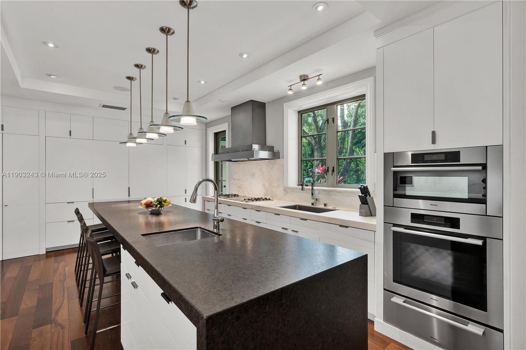 For Rent: $21,900 (4 beds, 5 baths, 4111 Square Feet)