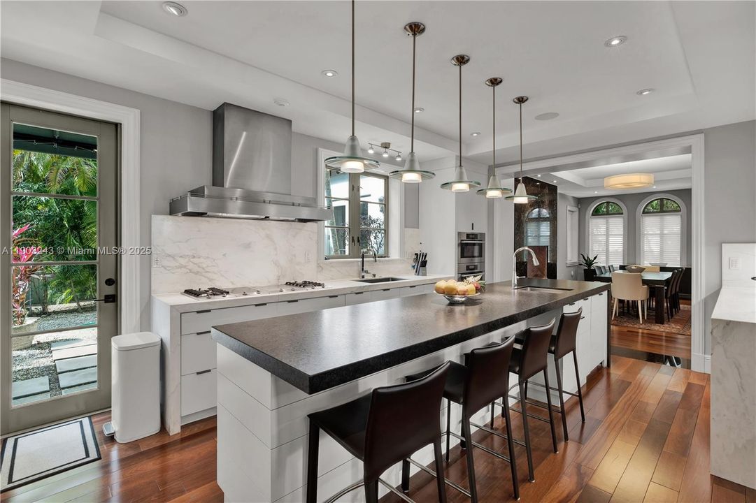 For Rent: $21,900 (4 beds, 5 baths, 4111 Square Feet)