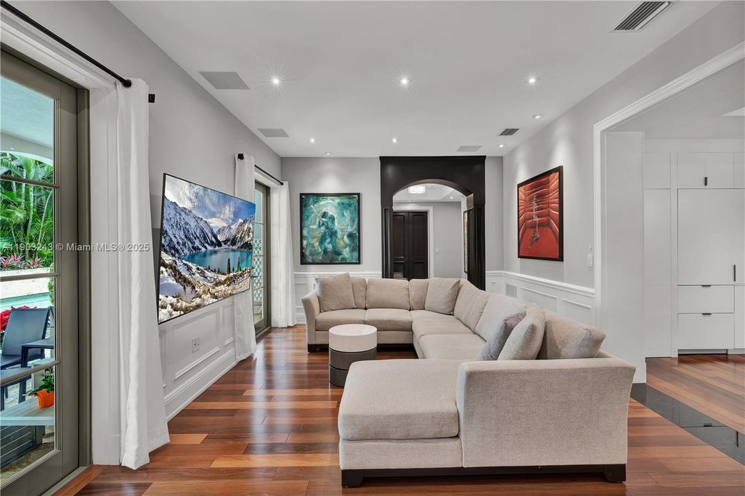 For Rent: $21,900 (4 beds, 5 baths, 4111 Square Feet)