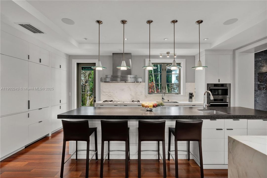 For Rent: $21,900 (4 beds, 5 baths, 4111 Square Feet)