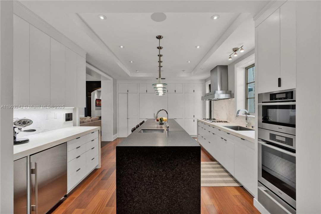 For Rent: $21,900 (4 beds, 5 baths, 4111 Square Feet)