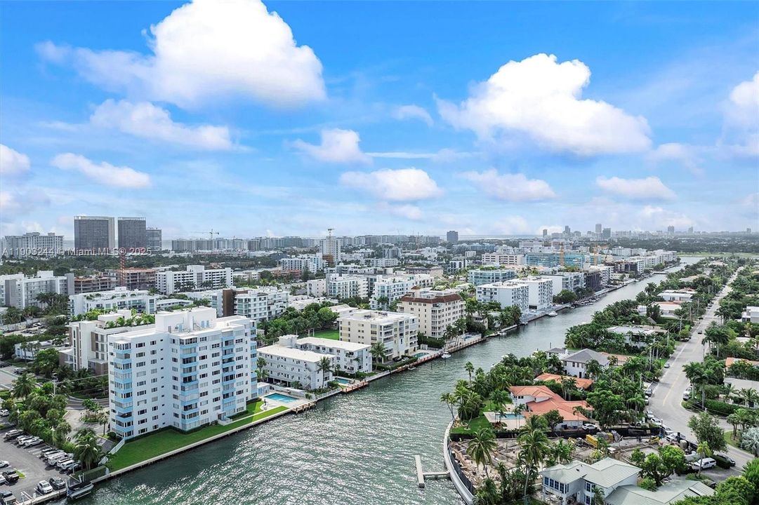 待售: $550,000 (2 贝兹, 2 浴室, 980 平方英尺)