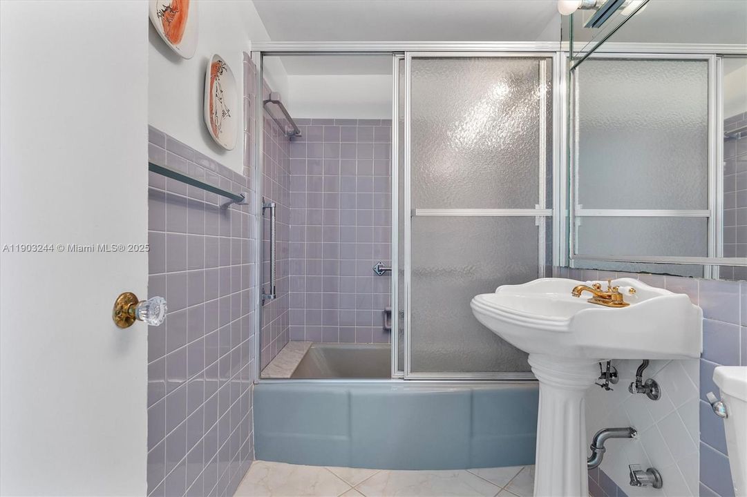 待售: $550,000 (2 贝兹, 2 浴室, 980 平方英尺)