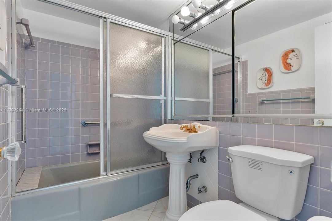 待售: $550,000 (2 贝兹, 2 浴室, 980 平方英尺)