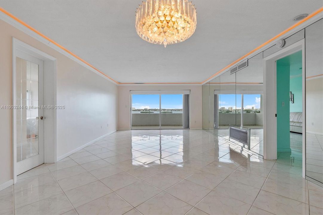 待售: $550,000 (2 贝兹, 2 浴室, 980 平方英尺)