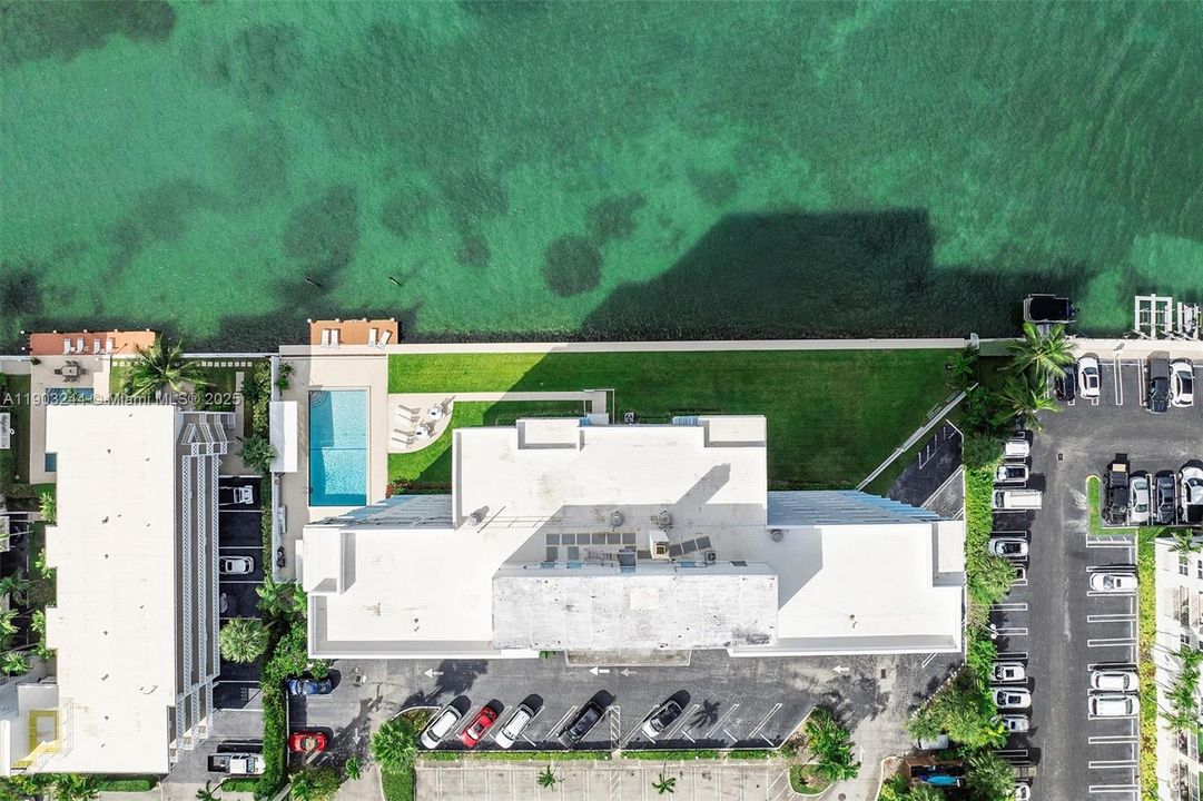 待售: $550,000 (2 贝兹, 2 浴室, 980 平方英尺)