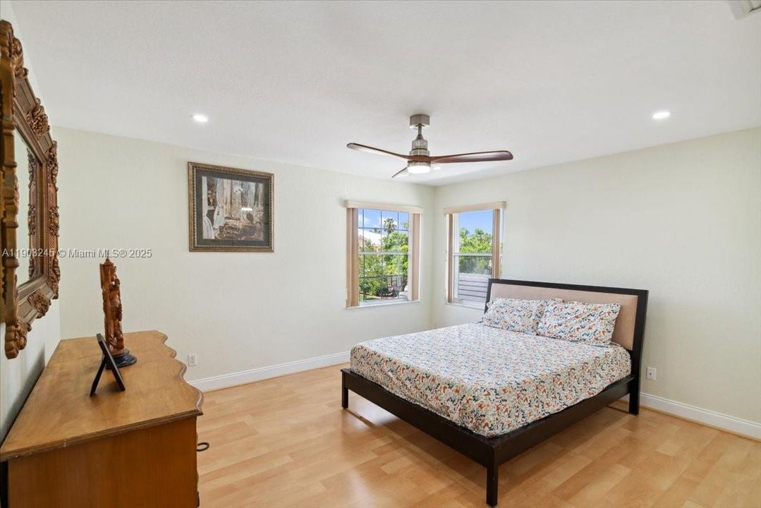 For Sale: $919,000 (4 beds, 2 baths, 3579 Square Feet)