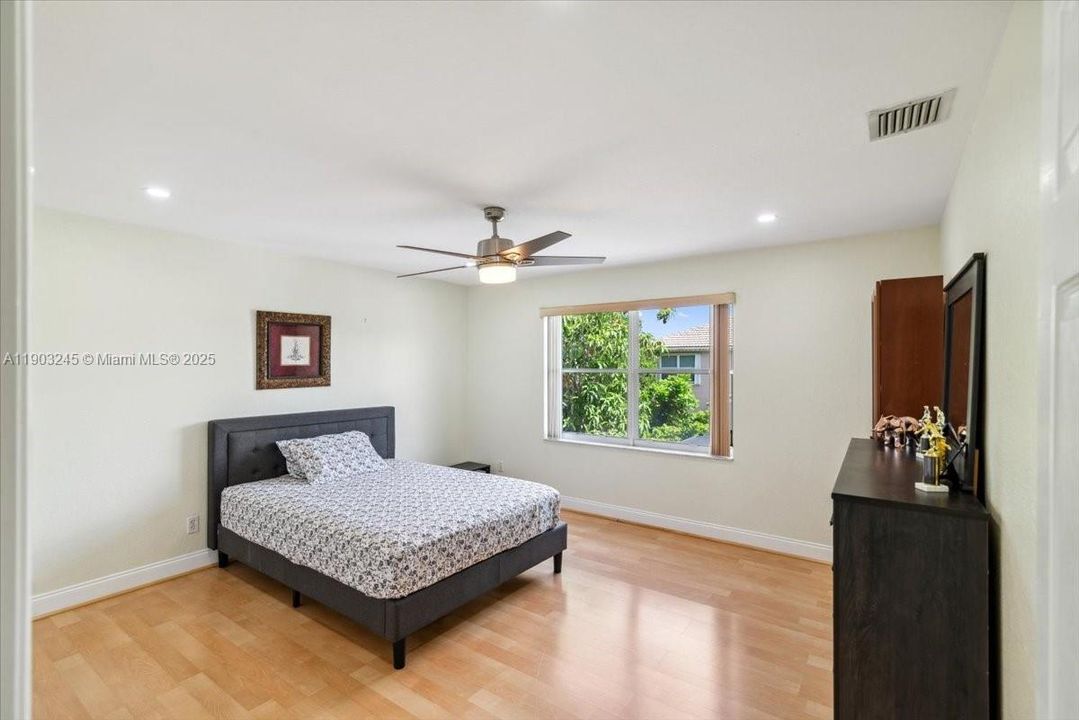 For Sale: $919,000 (4 beds, 2 baths, 3579 Square Feet)