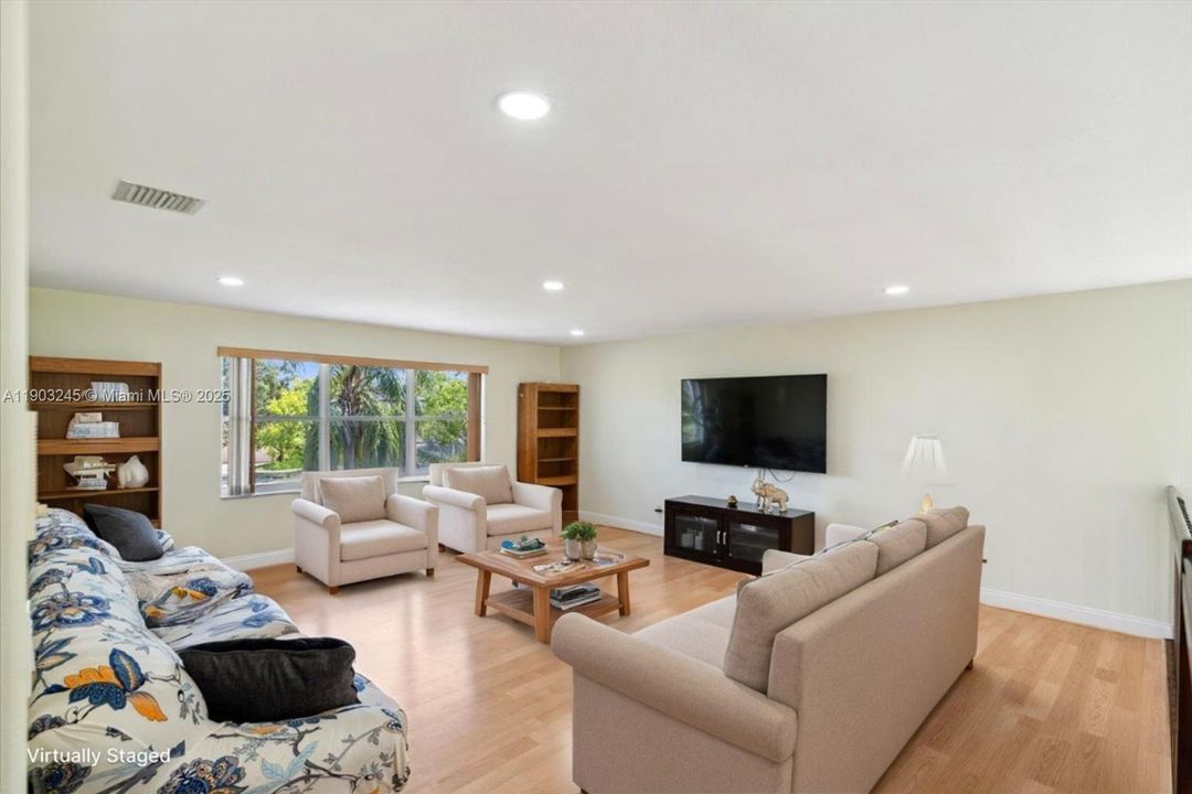 For Sale: $919,000 (4 beds, 2 baths, 3579 Square Feet)