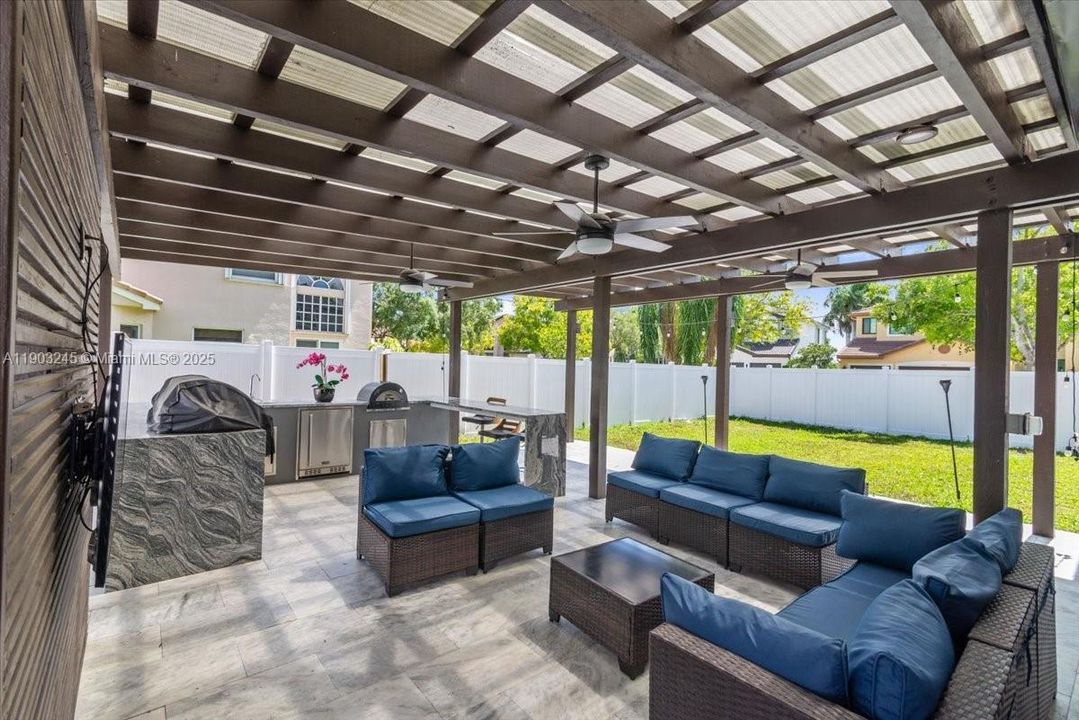 For Sale: $919,000 (4 beds, 2 baths, 3579 Square Feet)