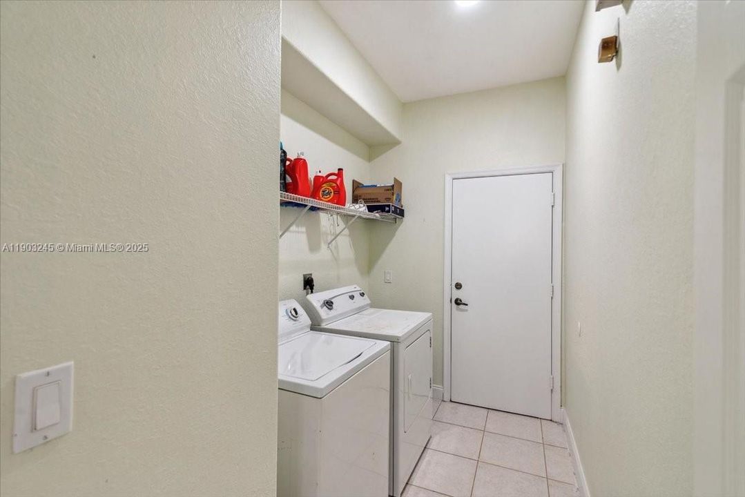 For Sale: $919,000 (4 beds, 2 baths, 3579 Square Feet)