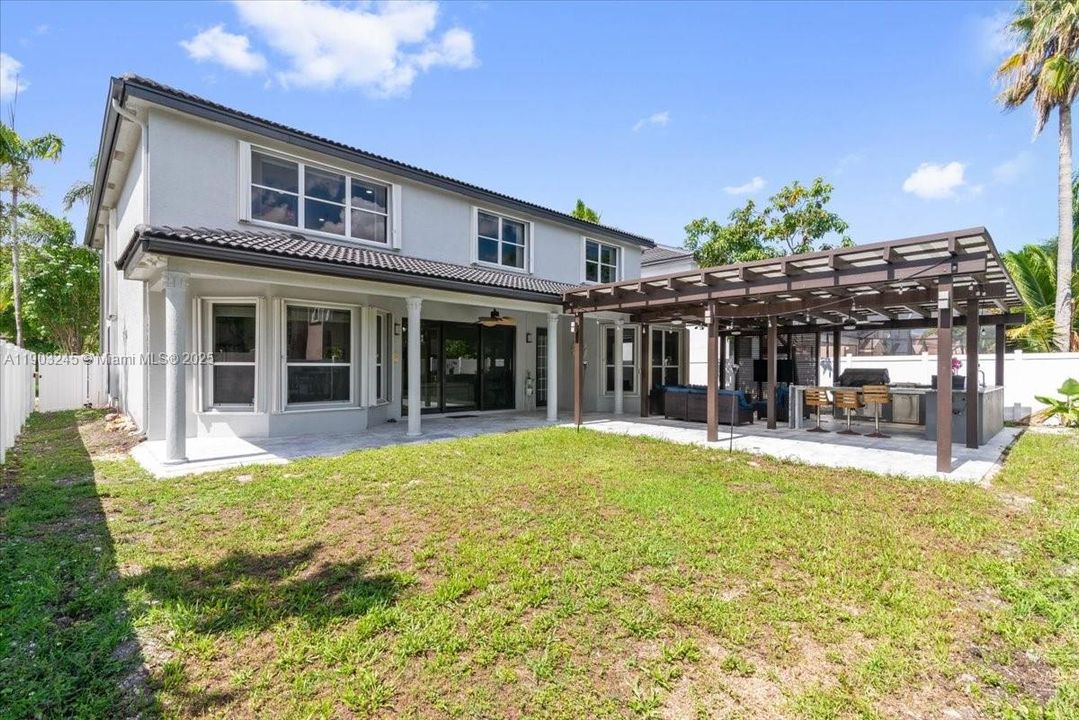 For Sale: $919,000 (4 beds, 2 baths, 3579 Square Feet)