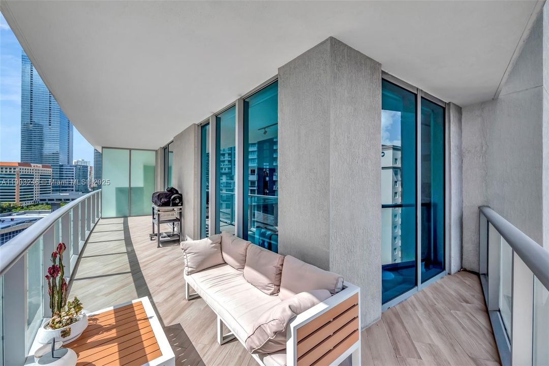 Recently Rented: $4,500 (2 beds, 2 baths, 1165 Square Feet)