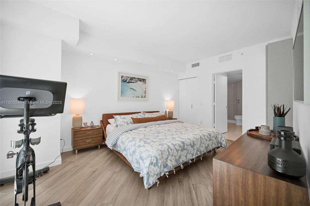 Recently Rented: $4,500 (2 beds, 2 baths, 1165 Square Feet)