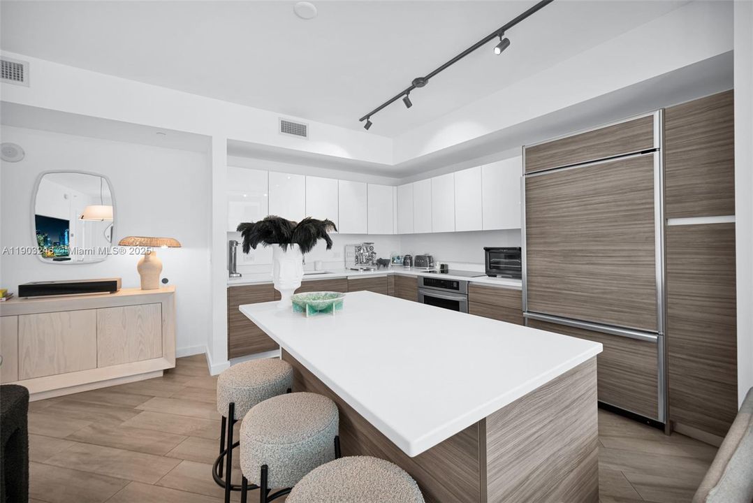 Recently Rented: $4,500 (2 beds, 2 baths, 1165 Square Feet)