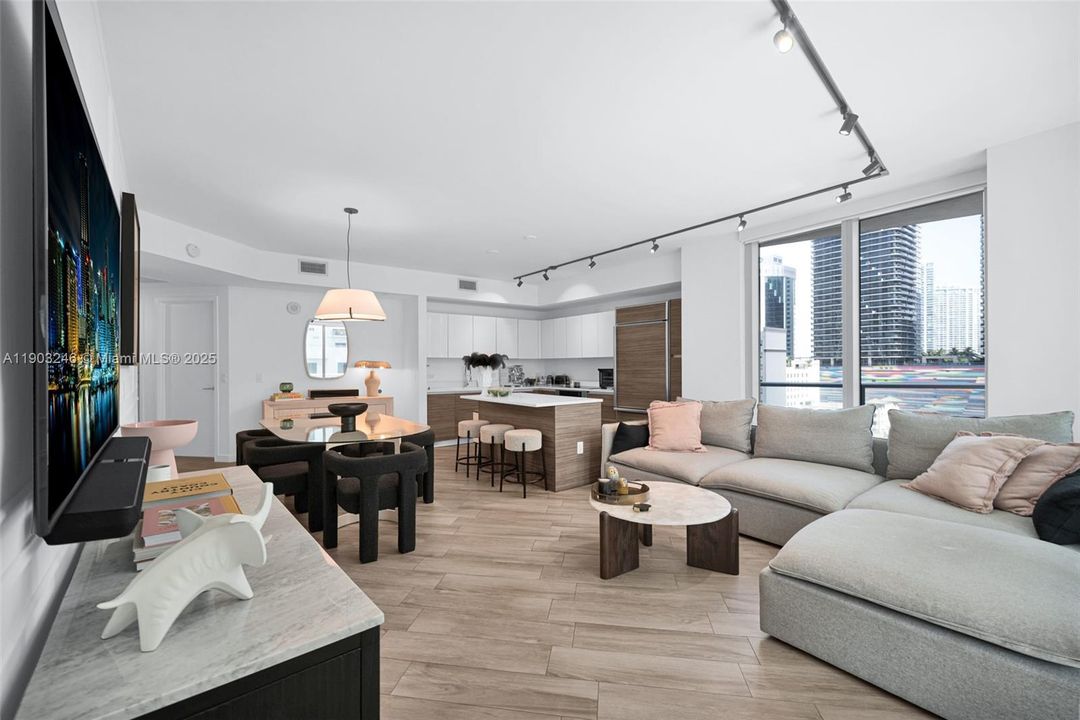 Recently Rented: $4,500 (2 beds, 2 baths, 1165 Square Feet)