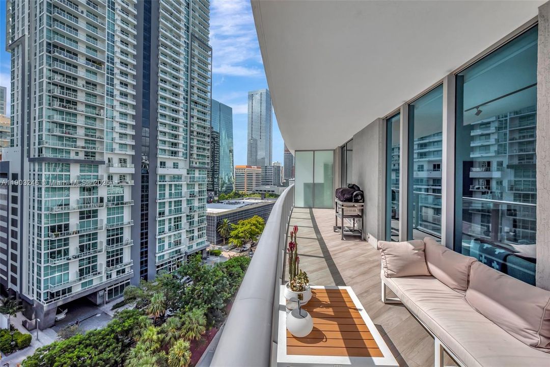 Recently Rented: $4,500 (2 beds, 2 baths, 1165 Square Feet)