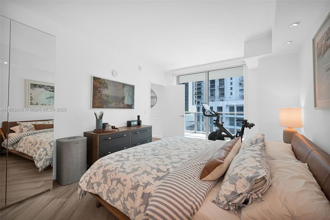 Recently Rented: $4,500 (2 beds, 2 baths, 1165 Square Feet)