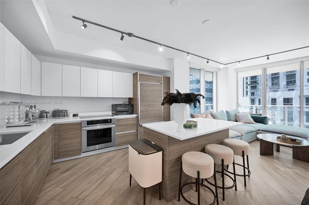 Recently Rented: $4,500 (2 beds, 2 baths, 1165 Square Feet)