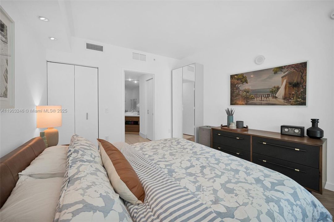 Recently Rented: $4,500 (2 beds, 2 baths, 1165 Square Feet)