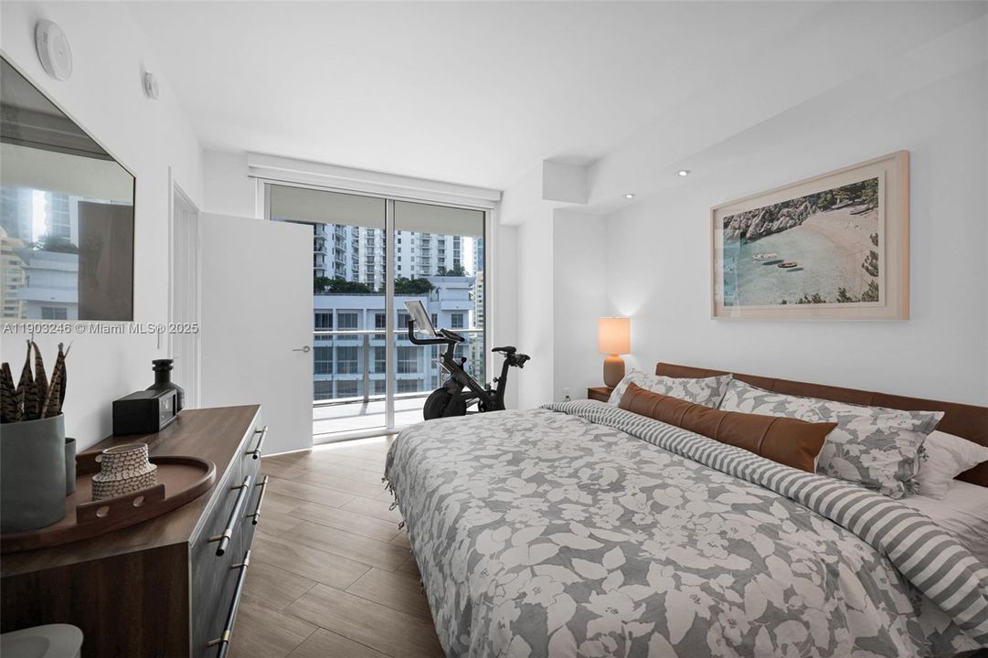 Recently Rented: $4,500 (2 beds, 2 baths, 1165 Square Feet)