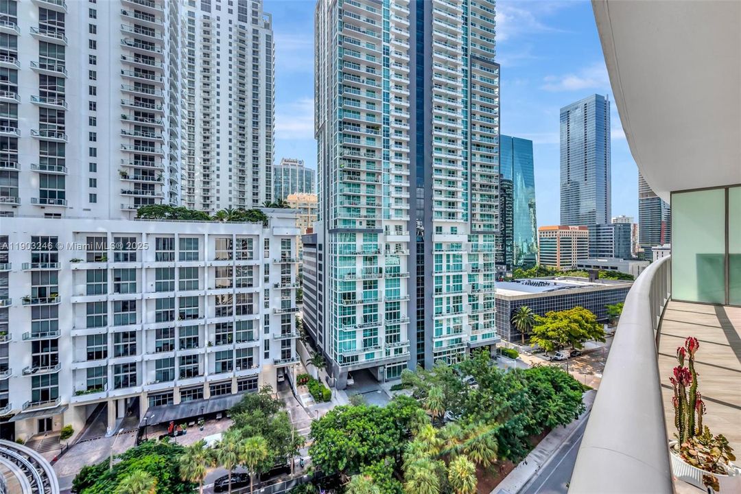 Recently Rented: $4,500 (2 beds, 2 baths, 1165 Square Feet)