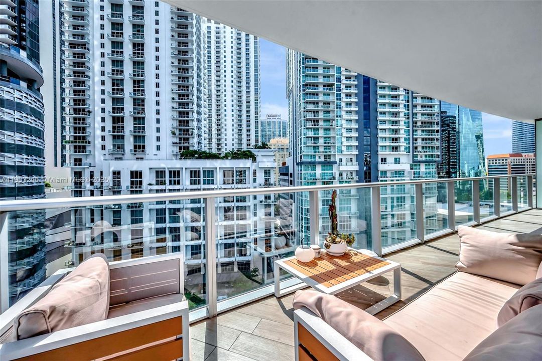 Recently Rented: $4,500 (2 beds, 2 baths, 1165 Square Feet)