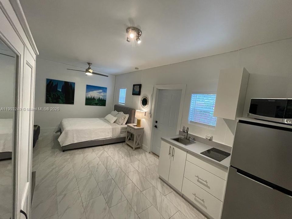 出租: $4,000 (3 贝兹, 3 浴室, 1500 平方英尺)