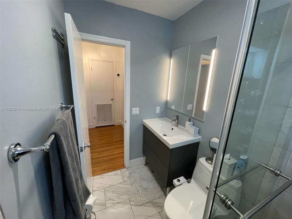 出租: $4,000 (3 贝兹, 3 浴室, 1500 平方英尺)