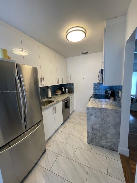 出租: $4,000 (3 贝兹, 3 浴室, 1500 平方英尺)