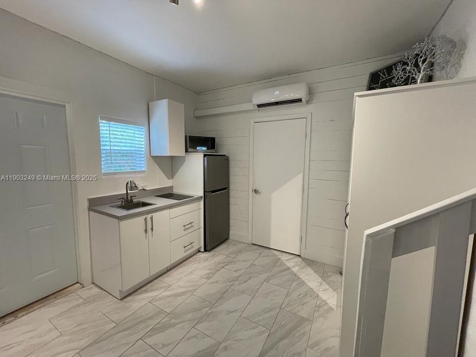 出租: $4,000 (3 贝兹, 3 浴室, 1500 平方英尺)