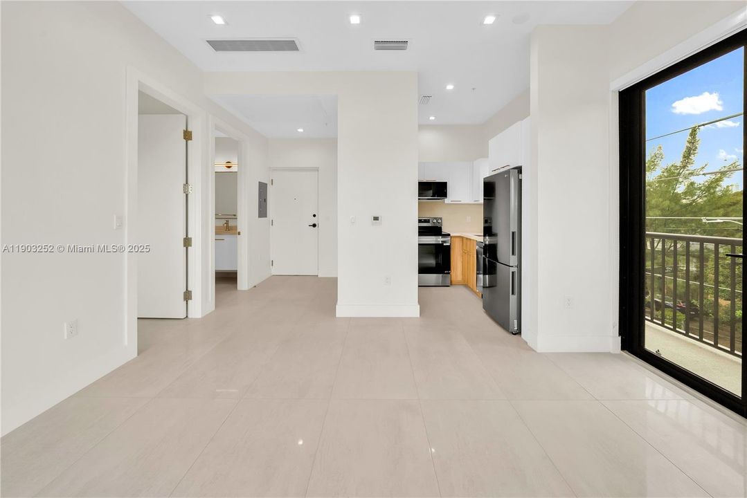 For Rent: $2,200 (1 beds, 1 baths, 550 Square Feet)