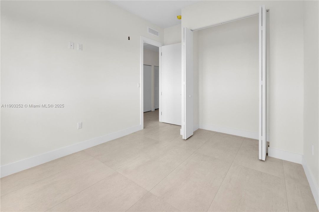 For Rent: $2,200 (1 beds, 1 baths, 550 Square Feet)