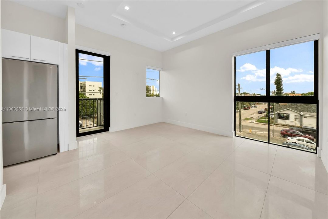 For Rent: $2,200 (1 beds, 1 baths, 550 Square Feet)