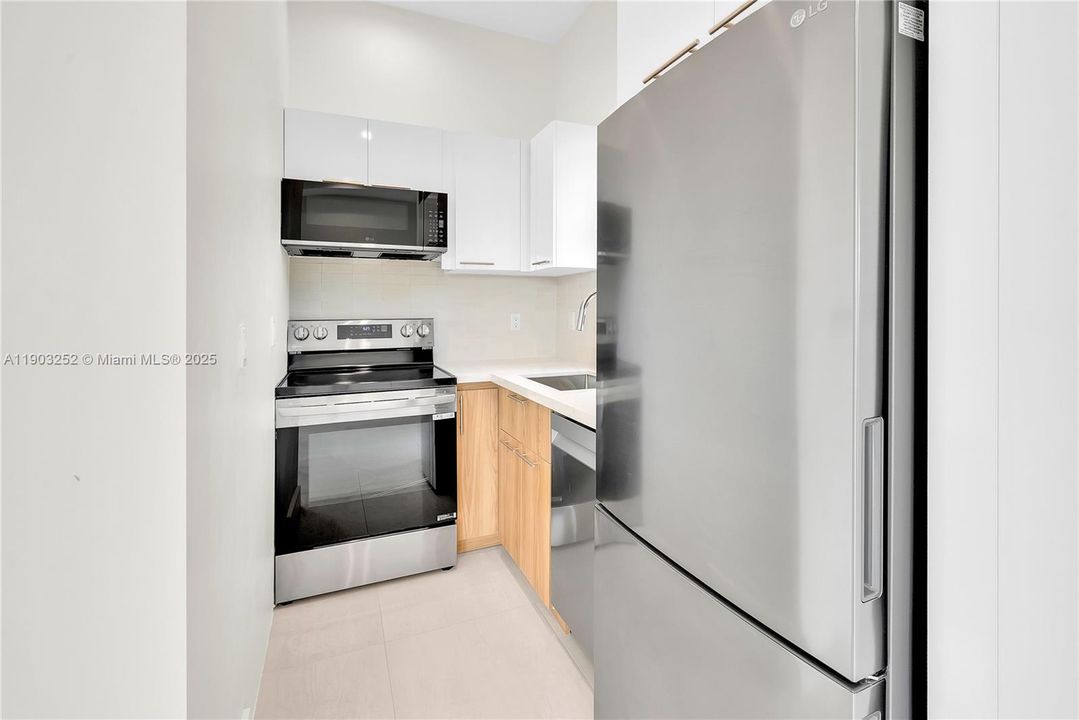 For Rent: $2,200 (1 beds, 1 baths, 550 Square Feet)