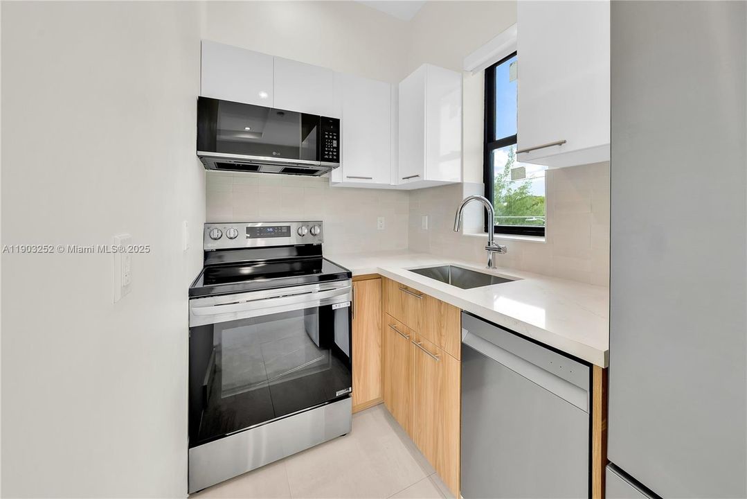 For Rent: $2,200 (1 beds, 1 baths, 550 Square Feet)