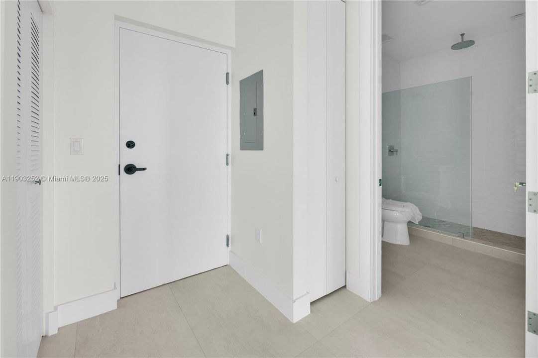 For Rent: $2,200 (1 beds, 1 baths, 550 Square Feet)