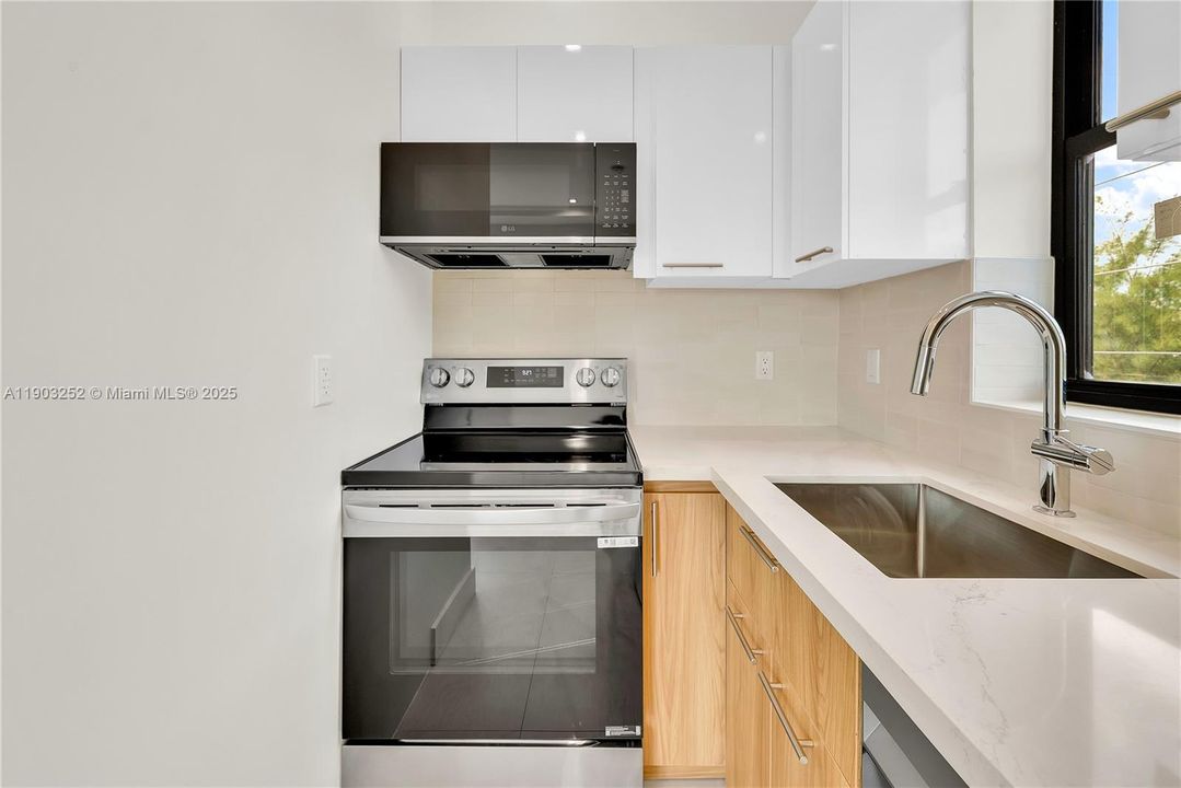 For Rent: $2,200 (1 beds, 1 baths, 550 Square Feet)