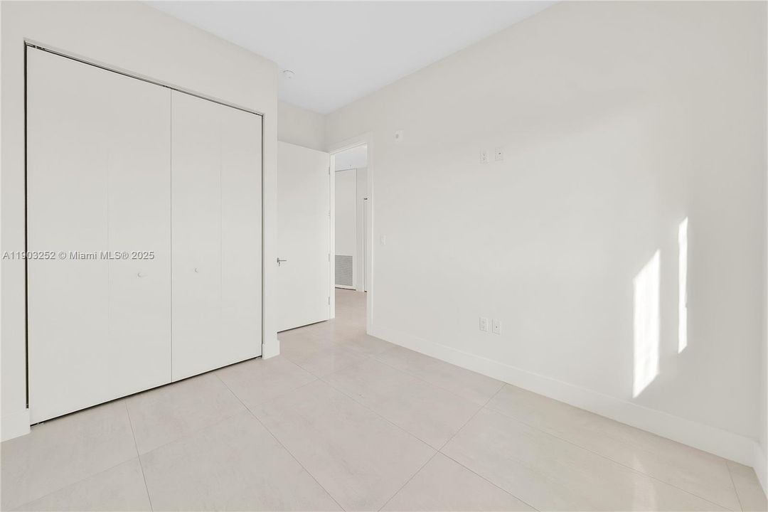 For Rent: $2,200 (1 beds, 1 baths, 550 Square Feet)