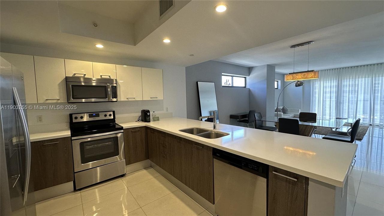 For Sale: $930,000 (2 beds, 2 baths, 1236 Square Feet)