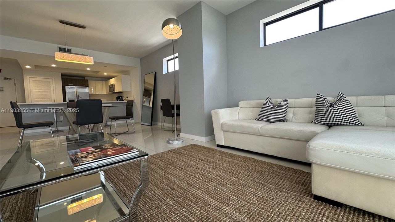 For Sale: $930,000 (2 beds, 2 baths, 1236 Square Feet)