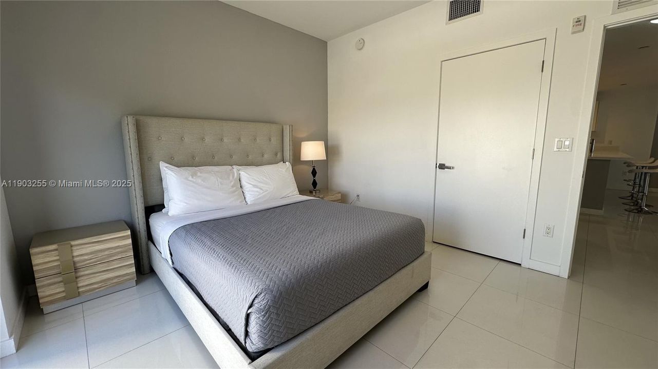 For Sale: $930,000 (2 beds, 2 baths, 1236 Square Feet)