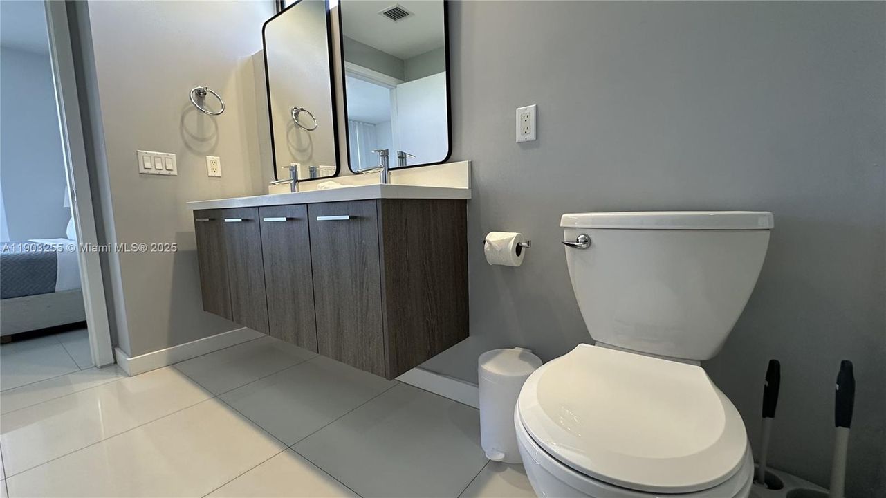 For Sale: $930,000 (2 beds, 2 baths, 1236 Square Feet)