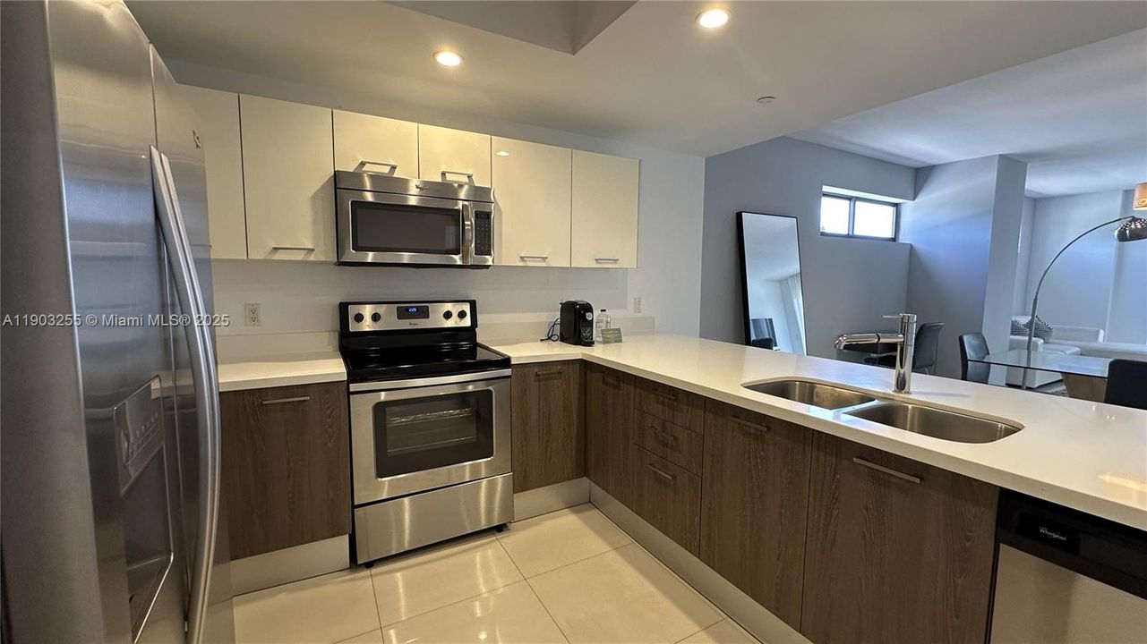 For Sale: $930,000 (2 beds, 2 baths, 1236 Square Feet)