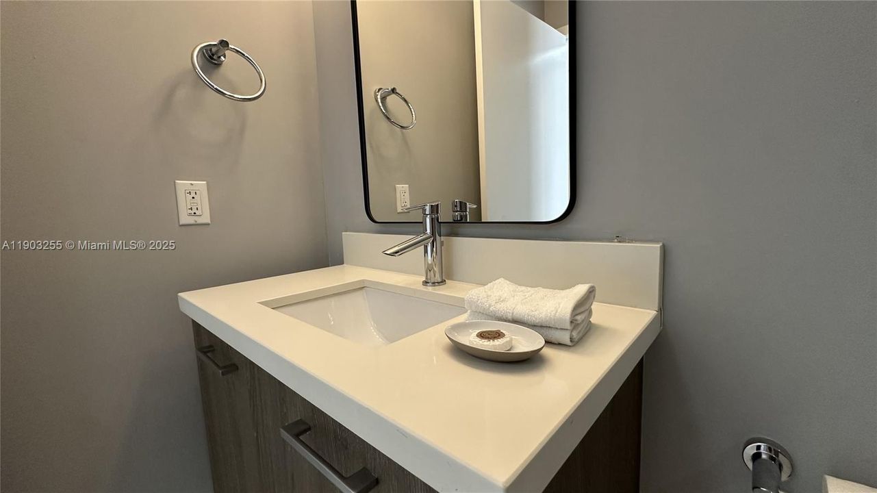 For Sale: $930,000 (2 beds, 2 baths, 1236 Square Feet)