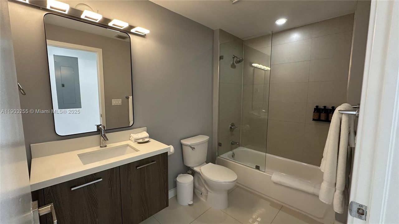 For Sale: $930,000 (2 beds, 2 baths, 1236 Square Feet)