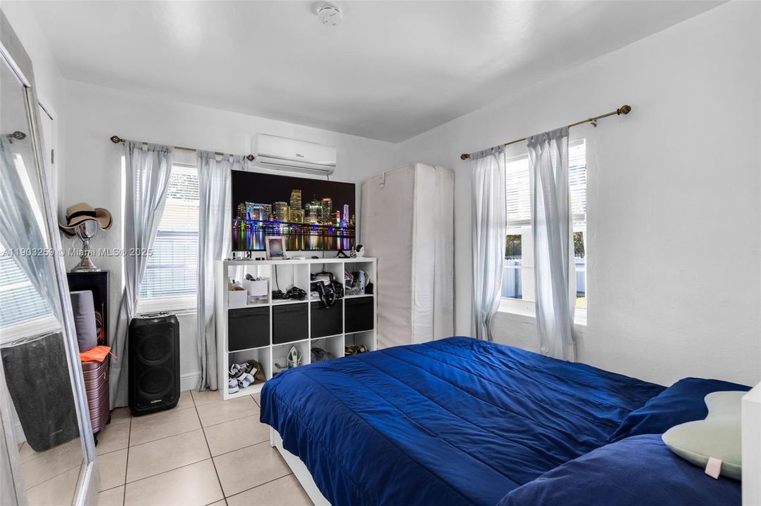 待售: $329,999 (2 贝兹, 1 浴室, 625 平方英尺)