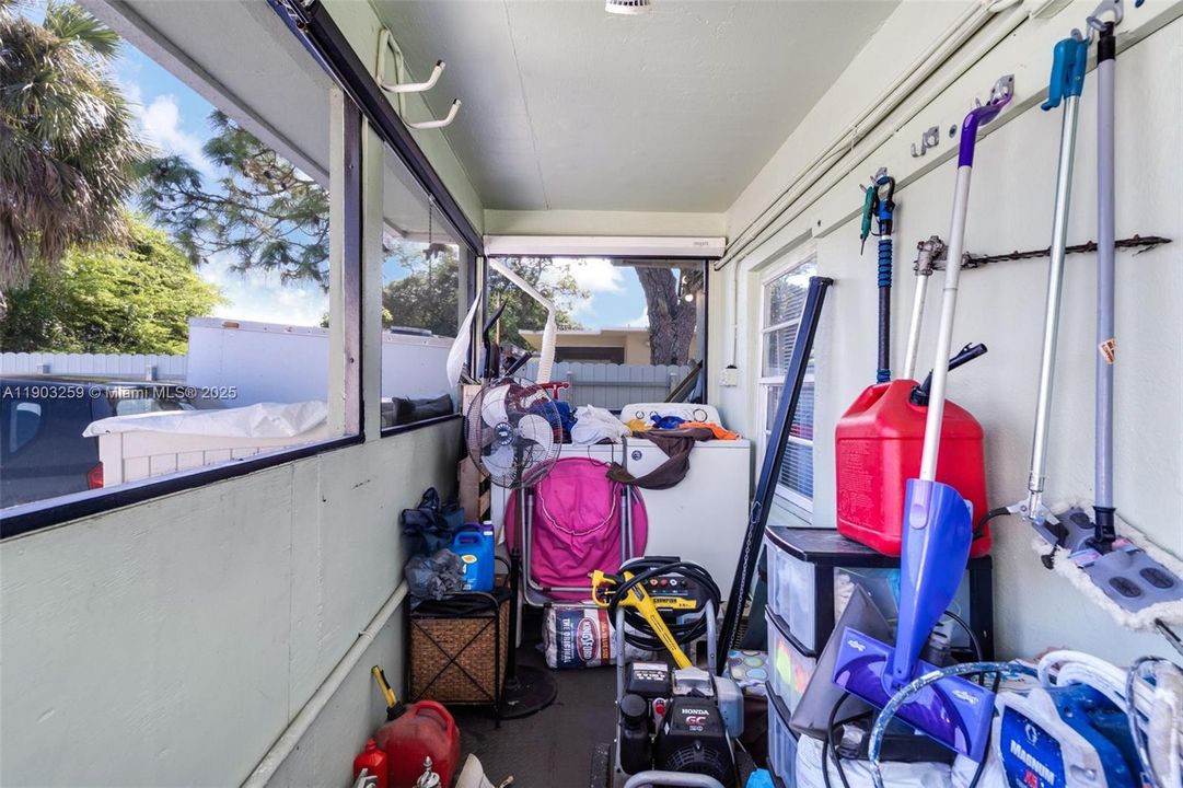 待售: $329,999 (2 贝兹, 1 浴室, 625 平方英尺)