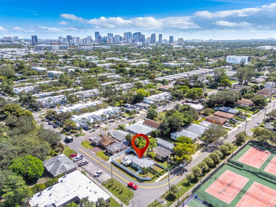 待售: $329,999 (2 贝兹, 1 浴室, 625 平方英尺)